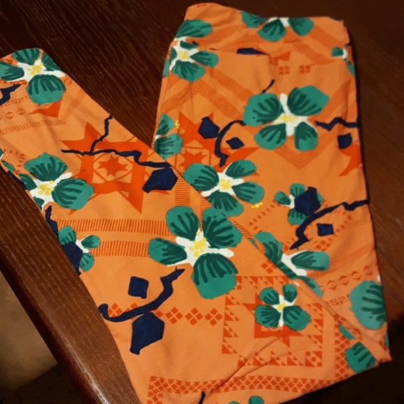 LuLaRoe Pants - BNWT Lularoe leggings TC